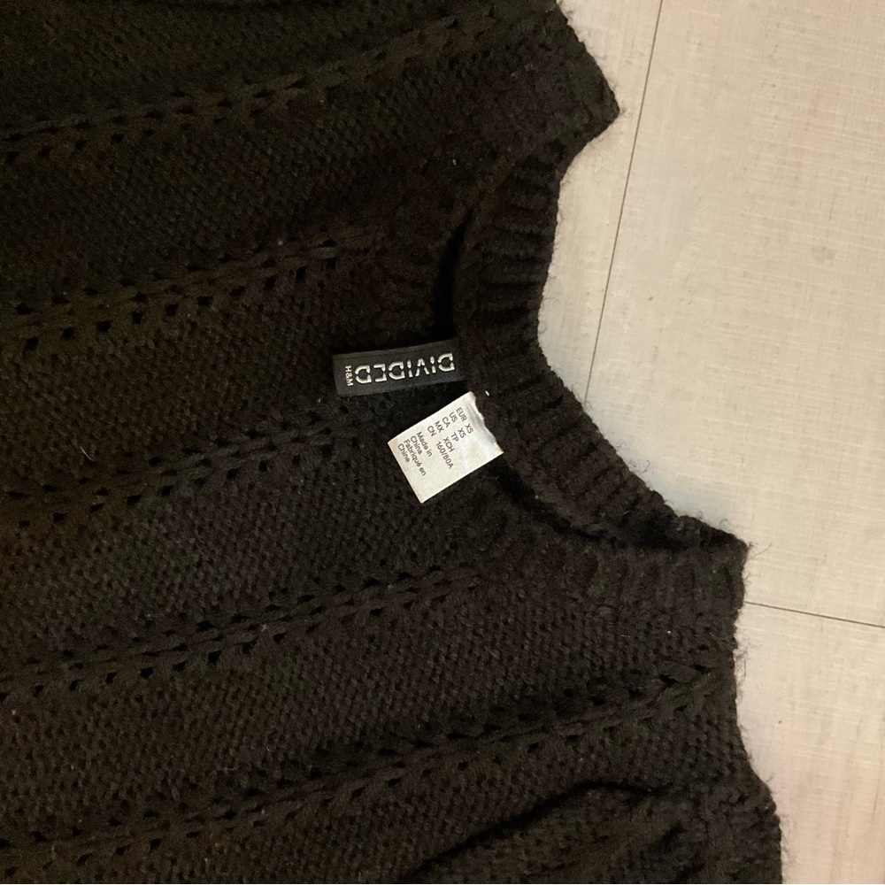 H&M Cropped Black‎ Puff Sleeve Knit Sweater Top - Picture 2 of 4